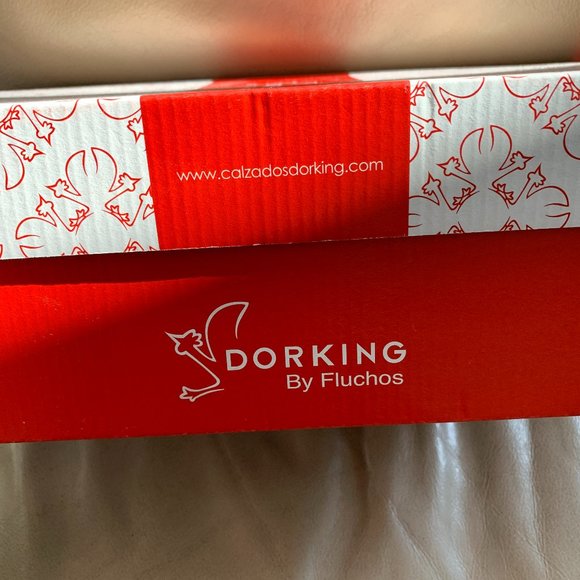 NEW! Dorking Cream Colour Leather Shoe. Size 9 - Picture 4 of 5